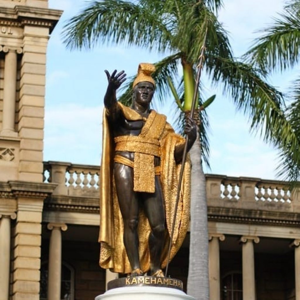 gold robed king kamehameha statue in front of iolani palace in honolulu