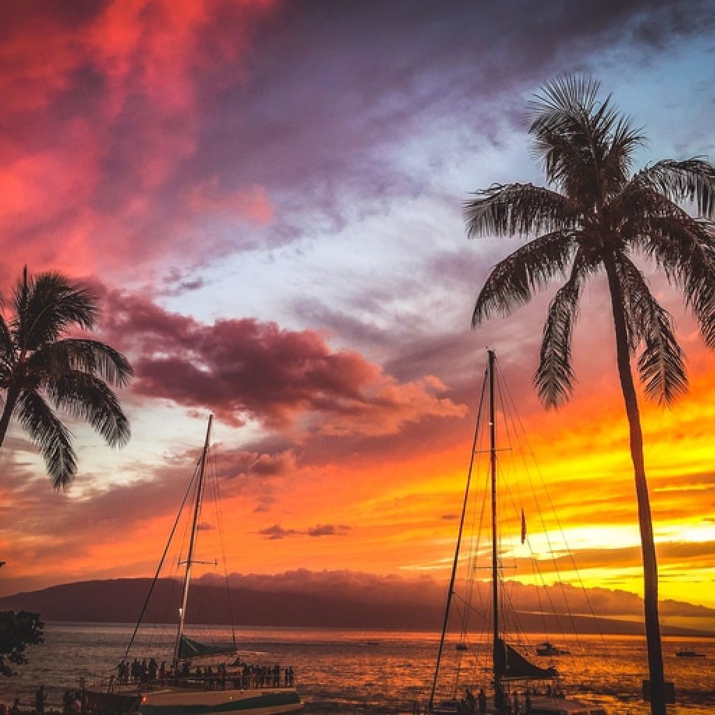 Hawaiian Sunset on Kauai - Polynesian Adventure Activities - Spirit of Aloha